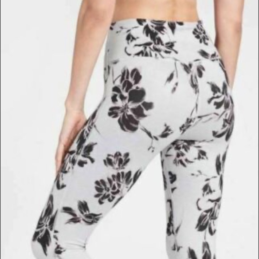 Athleta High Rise Magnolia Chaturanga Capri